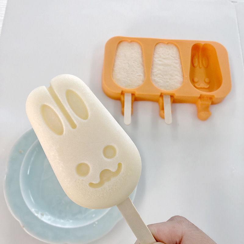 DIY Abinci Grade BPA Kayan Aikin Maƙerin Ice Kyauta na Cartoon Rabbit Ice Cube Pop Tray Silicone Popsicle Ice Cream Mold Ga Yara Tare da Murfi