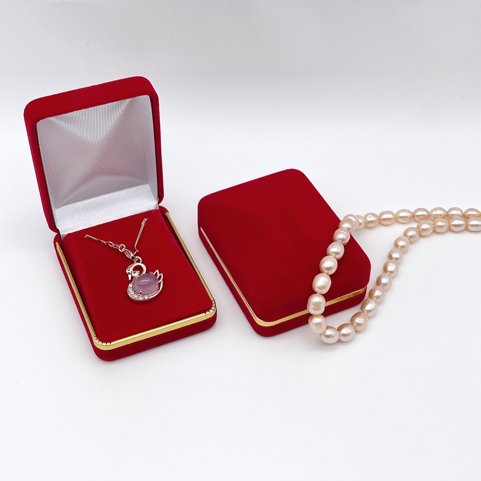 Distintivi di medaglioni personalizzati scatole di gioielli scatole di ferro di flanella cerchi d'oro scatole regalo di stampa a colori collane alla moda di alta qualità anelli orecchini bracciali scatola di gioielli