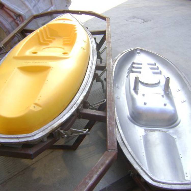 Moule de kayak rotomoulé en plastique