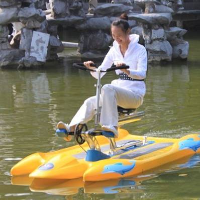 Tubes gonflables de pontons de banane de rotomoulage résistants de taille faite sur commande bateaux de pédale de bouée pour le vélo flottant de bicyclette d'eau de mer