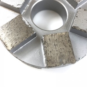 Utilizzo del disco abrasivo grossolano in calcestruzzo da 95 mm per la rettificatrice per pavimenti