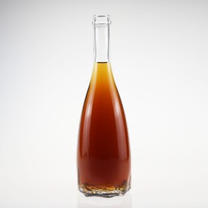 Округла стаклена флаша за виски од 700 мл са поклопцем од плуте