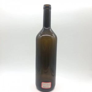 Tmavozelená priehľadná fľaša na červené víno