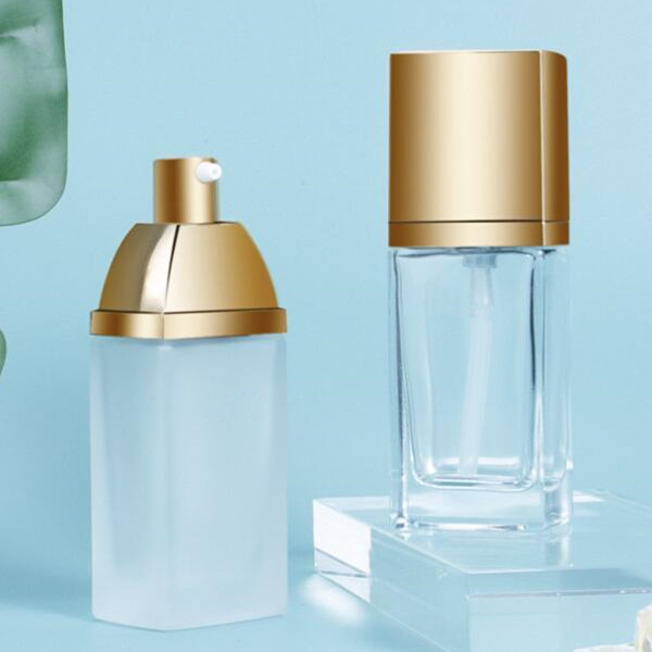 30 ml luksusa kvadrātveida BB krēmveida stikla pudeles pamatnes pudele ar zelta aerosolu un vāciņu ar attēlu