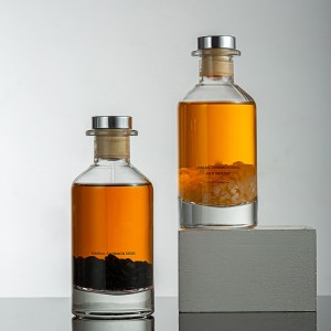 Nowa cylindryczna szklana butelka z dyfuzorem trzcinowym o pojemności 100 ml, 150 ml, 200 ml i korkiem