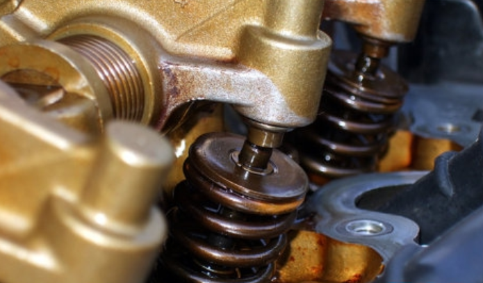 Motosikletlerin DOHC ve SOHC motorları arasındaki farklar ve deneyimler nelerdir?