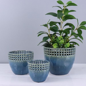 Hollow Out Design Blue Reactive na may Dots Ceramic Flowerpot Vase