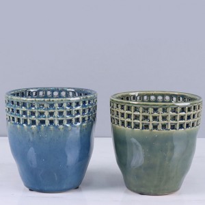 Blaue, reaktive Blumenvase aus Keramik mit ausgehöhltem Design und Punkten