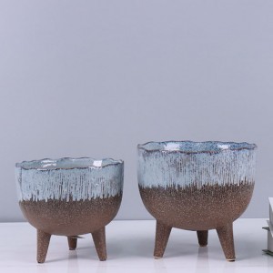 Forme de brûleur d'encens avec pieds décor pot de fleurs en céramique