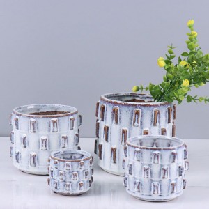 Keramička sadilica i vaza za unutrašnju i vanjsku dekoraciju specijalnog oblika
