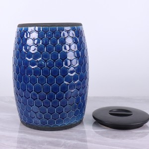 Функционалноста и стилот на складирање комбинира керамичка столица