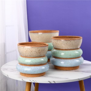 Maceta e jarrón de cerámica esmaltada de forma única e multicolor