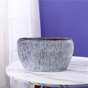 Široka paleta vrst in velikosti keramike za dekoracijo doma, cvetlični lonci in vaze