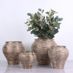 Tuinieren of woondecoratie Handgemaakte keramische potten in klassieke stijl