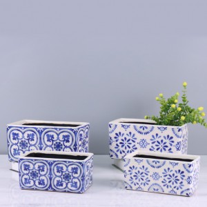 Design chinois avec une jardinière en céramique à palette de couleurs bleues vibrantes
