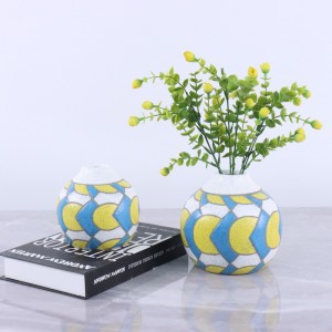 Delicata & Elegantia Geometrica Pattern Media Size Ceramic Vase Series Brevis Description: