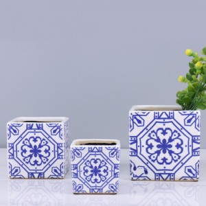 Vaso da fiori in ceramica con decorazione floreale blu tradizionale in stile cinese
