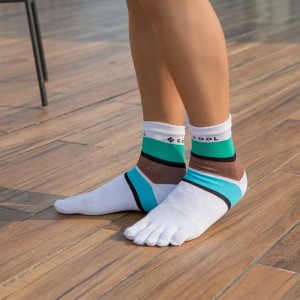 Sifot veleprodaja prilagođenog dizajna pamučne sportske čarape u boji prugaste čarape s pet prstiju za muškarce