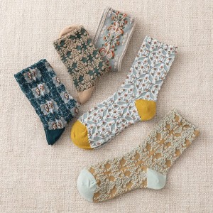 Slàn-reic fasan àrd-inbhe Stocainnean Tube Meadhanach Cotton 3D Floral Colorful Partner Socks Crew Elegant For Women