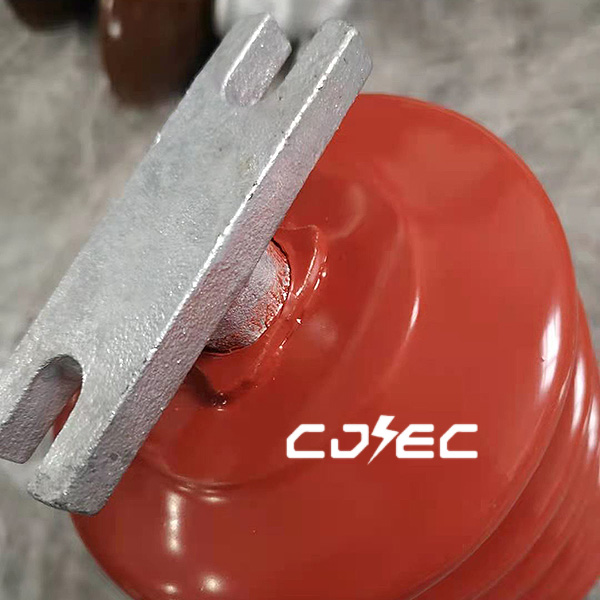 Напръскайте червено епоксидно силиконово покритие върху повърхността на готовия изолатор на превключвателя на разединителя