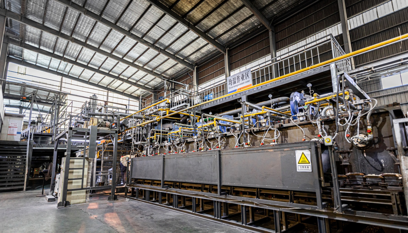 Automatisk produksjonslinjeverksted for glassisolator