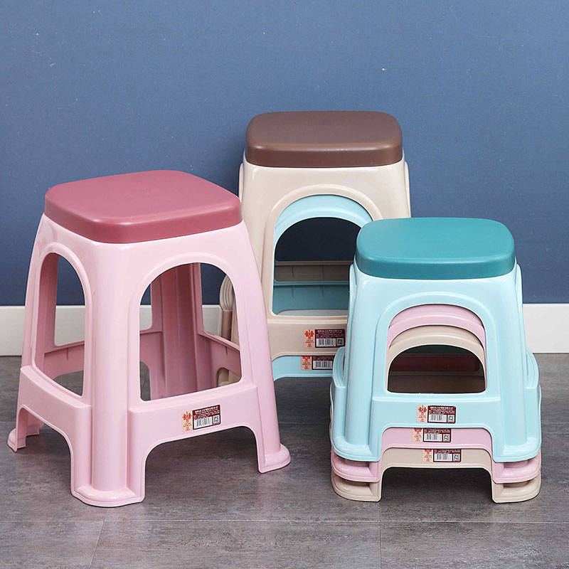 Husholdnings bærbare firkantede krakk utendørs plast stablebare møbler stoler