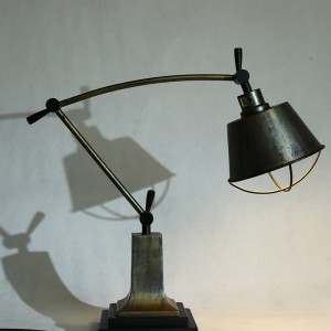 Vintage tillverkad antik bordslampa i europeisk stil