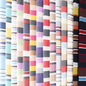 ប្រទេសចិនផ្គត់ផ្គង់ម៉ូដ Lurex Rayon Yarn Dyed Woven Fabric សម្រាប់ Lady Garment