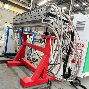 Výrobní linka na výrobu dřevěných a plastových PVC pěnových desek