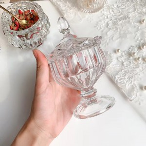 Moderna klassiska julfotsglasögon i klart glas värmeljusstakar med dekorativa lock