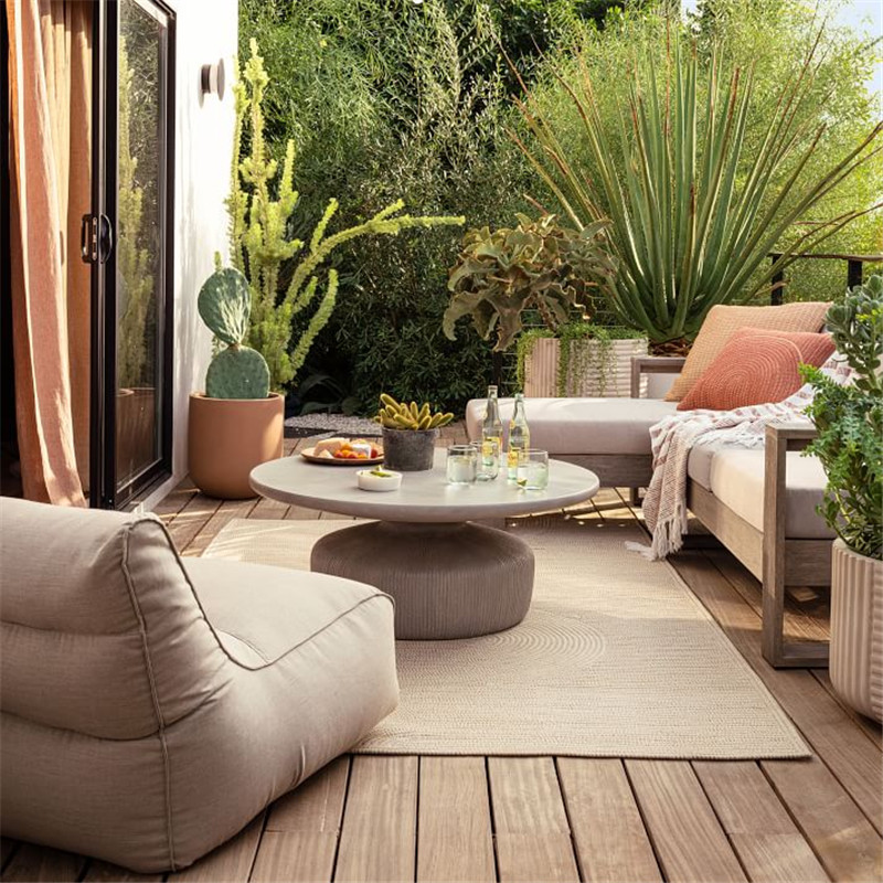 Beton sofabord i udendørs, kombination med forskellige møbler
