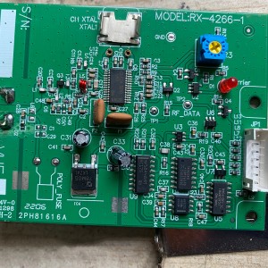 Bezdrôtový žeriav na diaľkové ovládanie F24-60 TELECRANE Použite päťkrokový štvorsmerový joystick