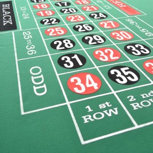 Grüner spielender Roulette-Tisch mit Zahlen