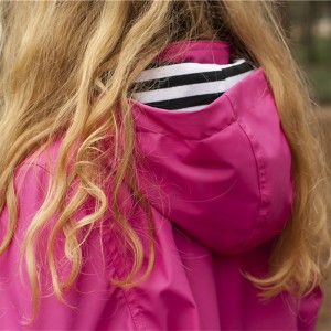 Jaqueta impermeable amb caputxa per a nois i nenes
