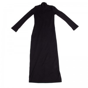 Moteriška juoda suknelė ilgomis rankovėmis