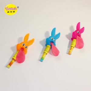Renkli şekerli Faurecia 'Balon şişiren Gülen tavşan' model oyuncak