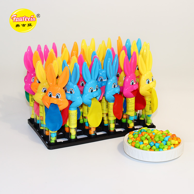 Faurecia het modelspeelgoed 'Lachende konijn-blazende ballon' met kleurrijk snoep