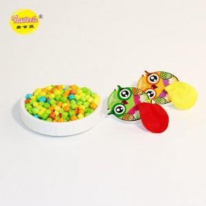 Faurecia, o brinquedo modelo 'Coruja soprando balões' com doces coloridos