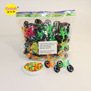 Gula-gula mainan model basikal gunung warna campuran Faurecia dengan gula-gula berwarna-warni