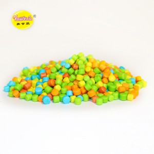 Faurecia modellleksaken 'Ugglablåsande ballonger' med färgglada godis