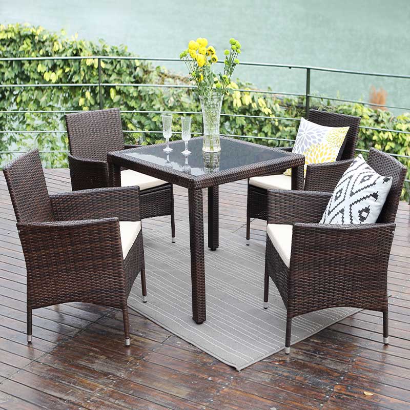 गार्डन के/डी लंबी डाइनिंग टेबल और 1 पीसी काले टेम्पर्ड ग्लास फर्नीचर के साथ 4 कुर्सियाँ सेट