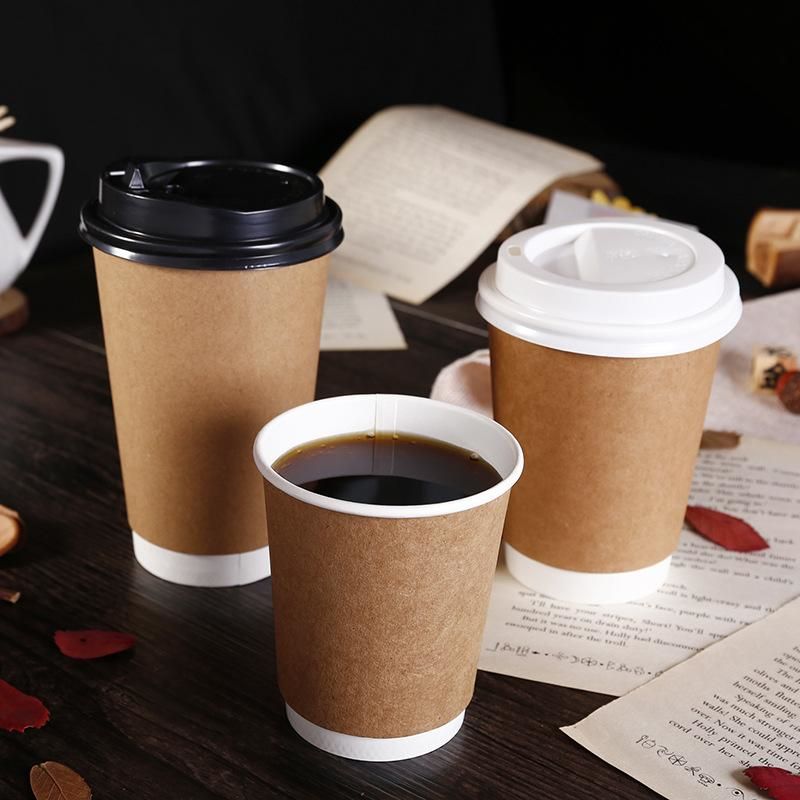Jednorazová papierová šálka na kávu so sebou