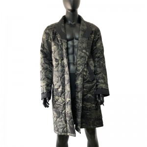 Katonai stílusú fekete multikamerás dohányzó kabát, hosszú ujjú, woobie kapucnis, terepszínű, dohányzó köntös