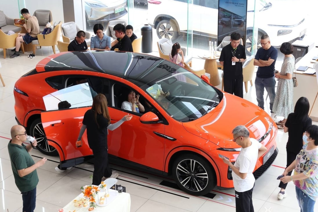 Kinijos „Tesla“ konkurentų „Nio“, „Xpeng“, „Li Auto“ pardavimai birželį šoktelėjo, nes elektromobilių paklausa atsistato.