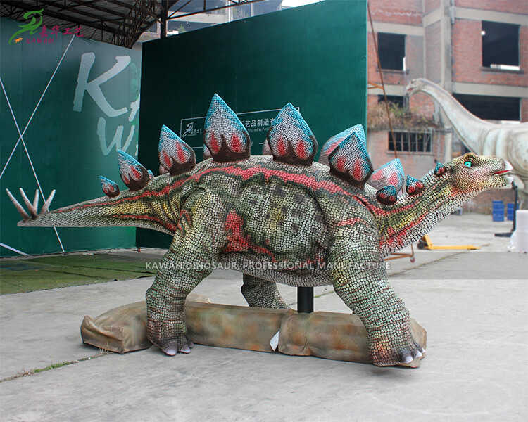 Dinosaŭro Fabriko Scene Promenanta Dinosaŭro Stegosaurus Realisma Dinosaŭro AD-611