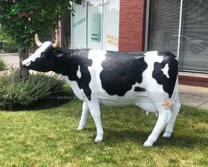 उद्यान आभूषण जीवन आकार डेयरी गाय की मूर्ति अनुकूलित AA-1243
