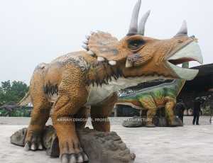 Moslashtirilgan piyoda yuruvchi dinozavr realistik Triceratops Animatronic AD-606