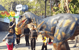 Oblíbený dětský kostým Dino Zoo Park s realistickým dinosaurem DC-908