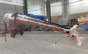Högkvalitativ skolportsdekoration i naturlig storlek glasfiber giraffstaty FP-2432