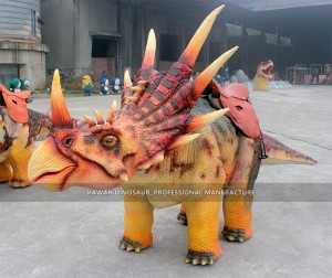 Dinozaur de mărime naturală Triceratops Animatronic Dinozaur Ride Echipament de distracție de vânzare ADR-716